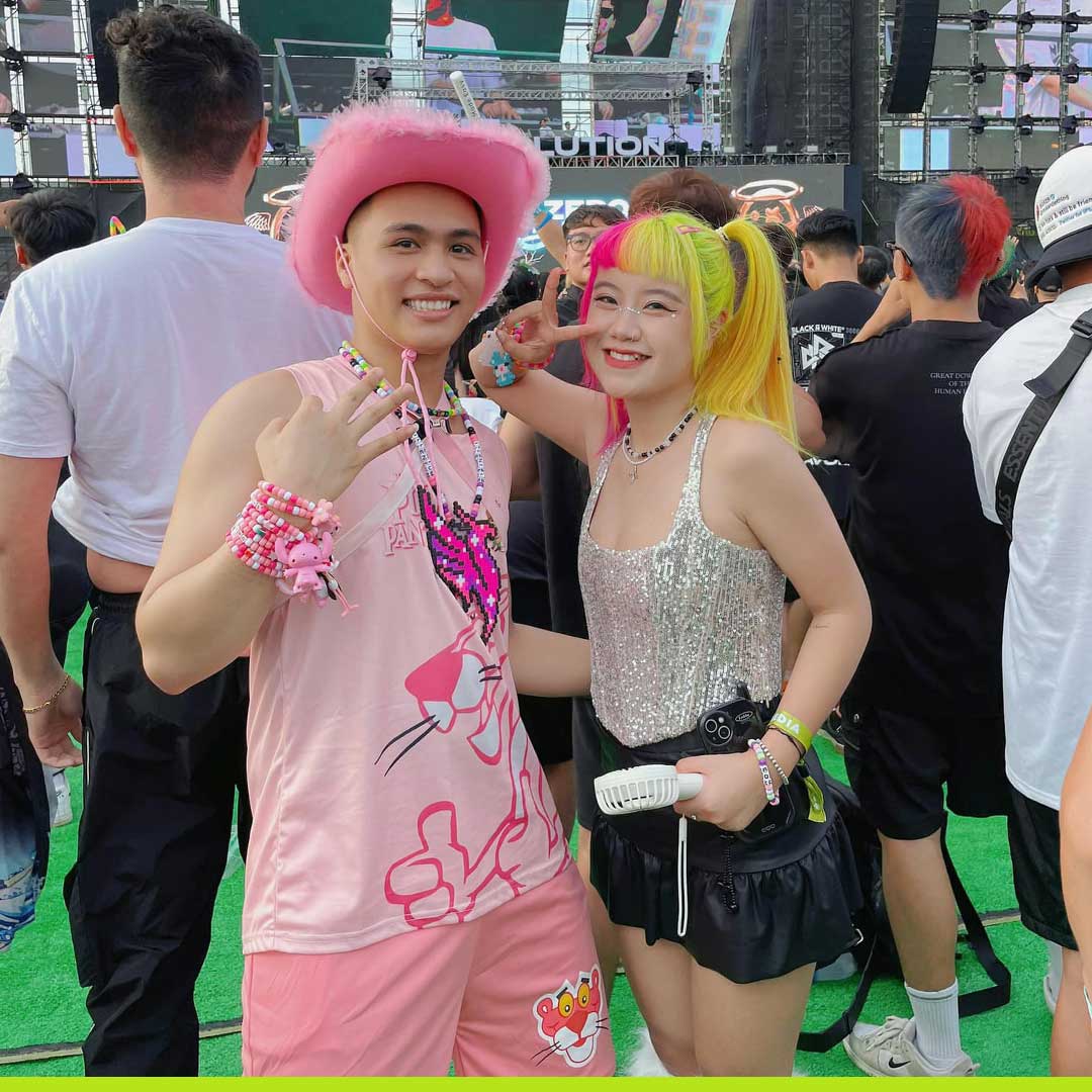 Nam Raver với outfit BÁO HỒNG