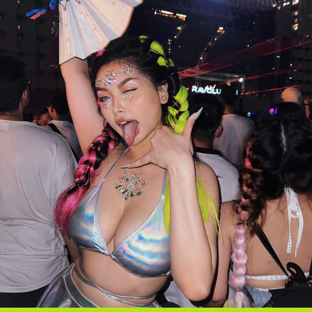 Sự quyến rũ không thể rời mắt bởi nữ raver siêu mlem 