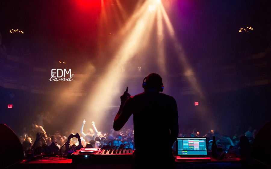 EDM là những bản nhạc điện tử có giai điệu sôi động 