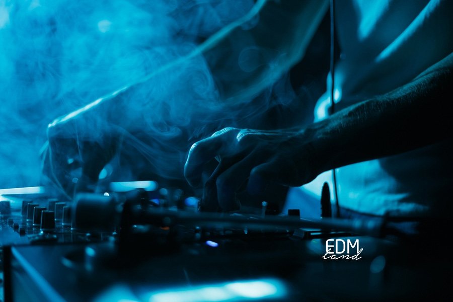 EDM là thể loại âm nhạc được giới trẻ vô cùng yêu thích