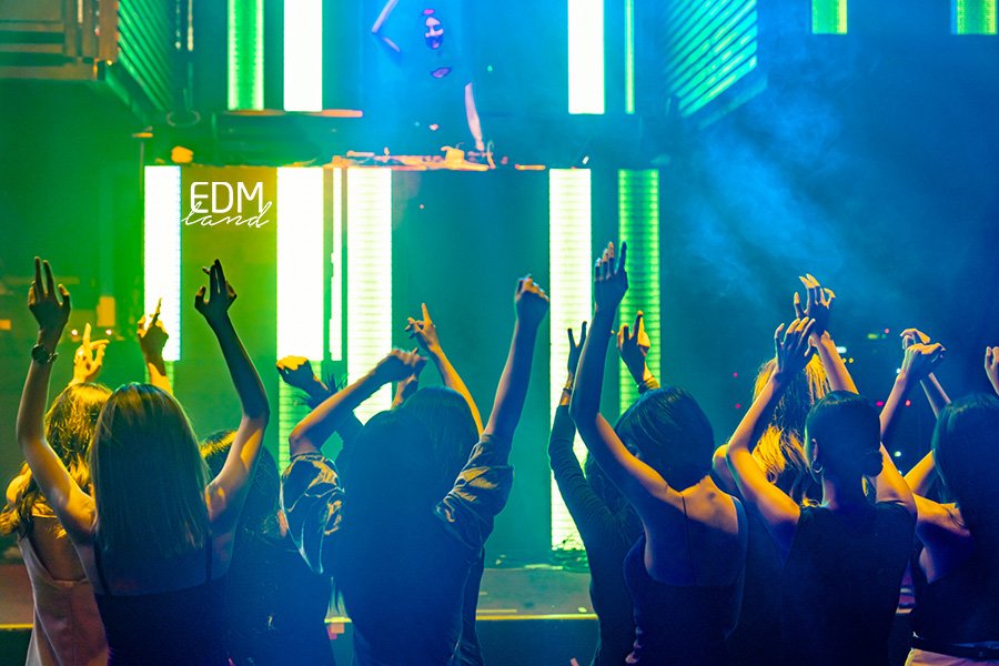 Krump Dance tạo nên ấn tượng cho màn trình diễn EDM